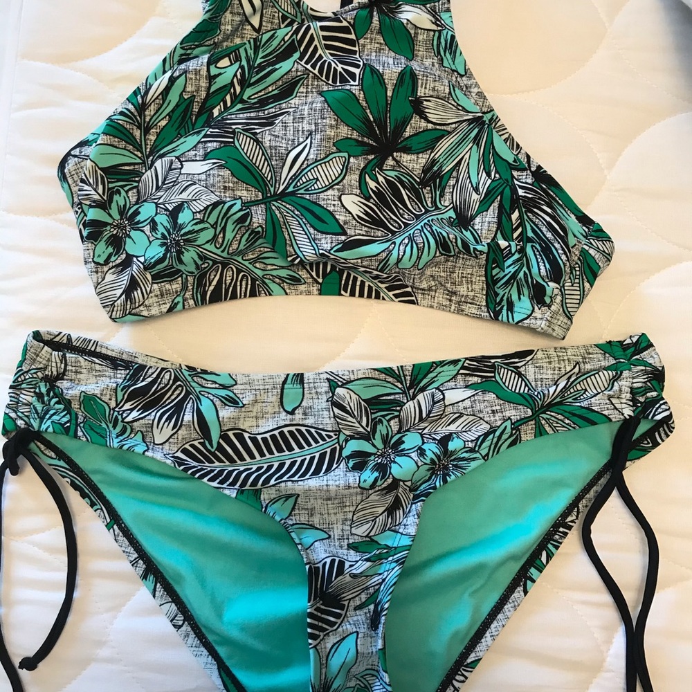 Mossimo Leaf top